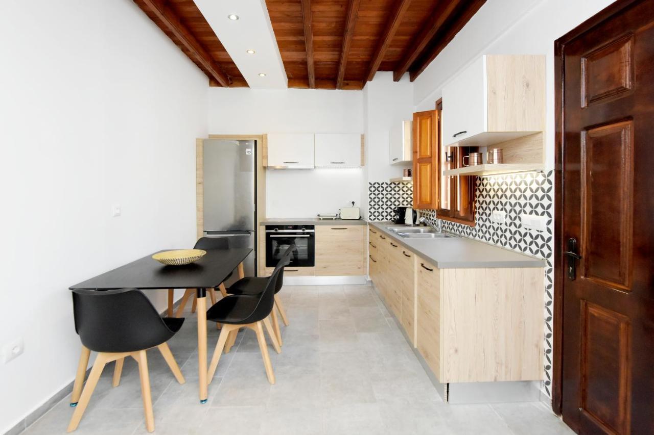 Pera Houses 2-Bedroom In The Center Of Lindos Esterno foto